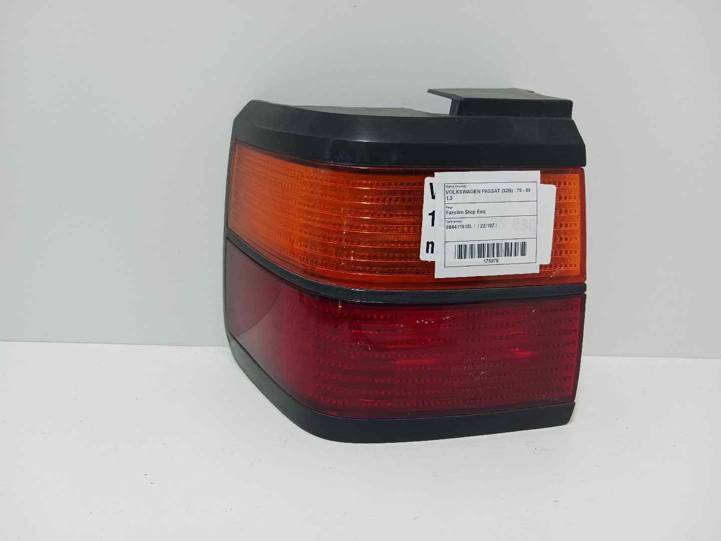 Farolim esquerdo VOLKSWAGEN Passat Hatchback (32B)