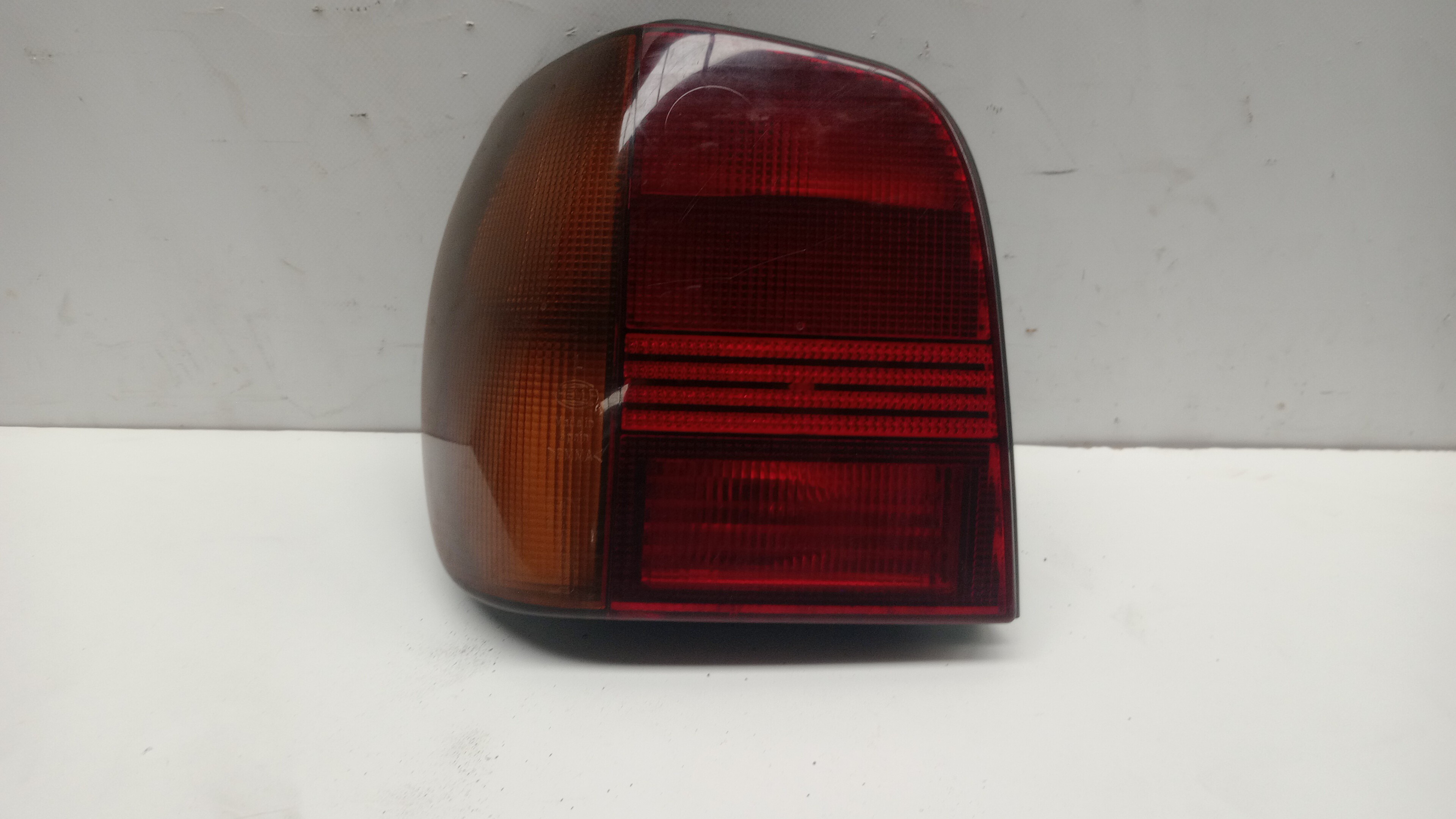 Farolim esquerdo VOLKSWAGEN Polo (6N)