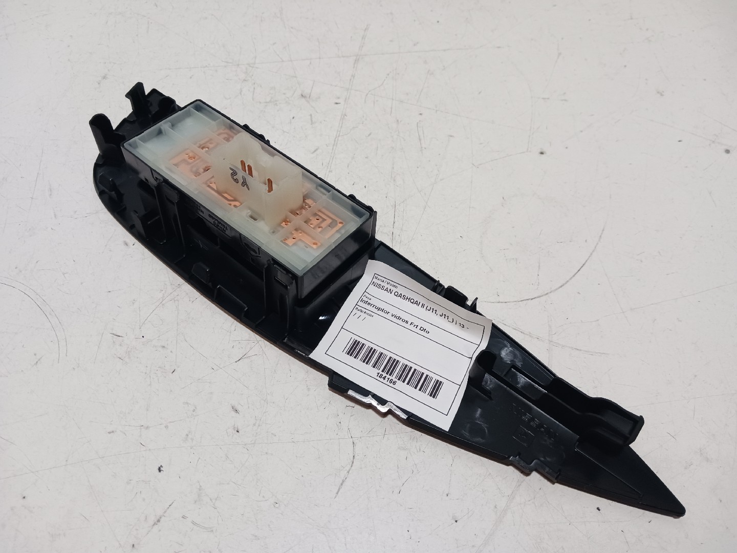 Bouton Lève-Vitre Avant Gauche Pour Nissan Qashqai - NTY - Référence OE 000393876