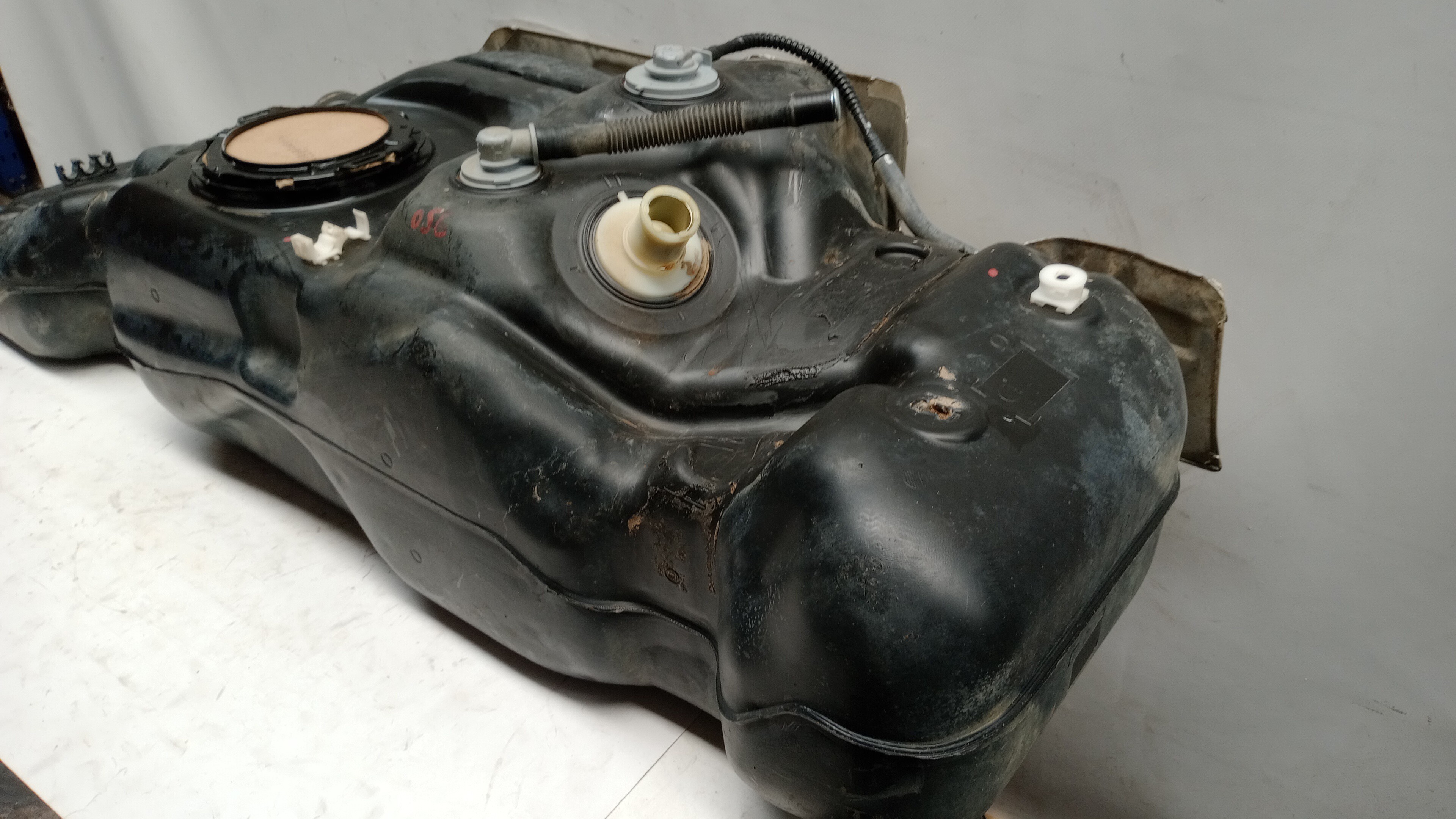 Fuel tank TOYOTA Hilux VIII Pick Up (_N12_, _N13_) Imagem-2