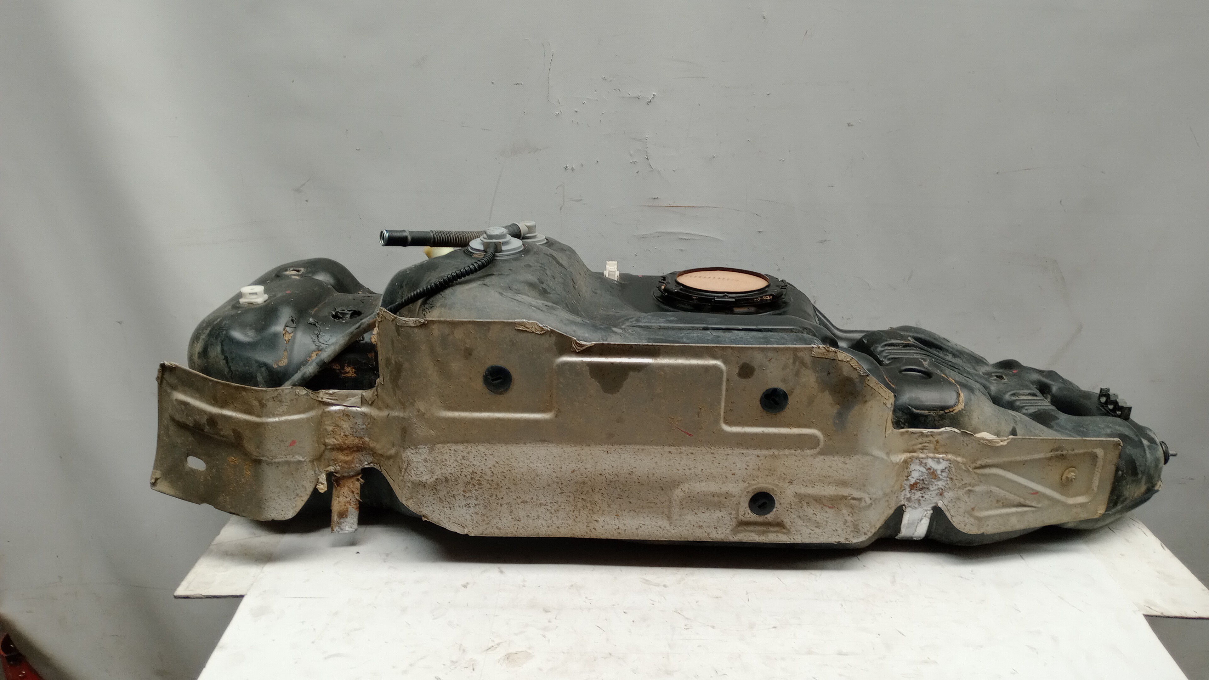 Fuel tank TOYOTA Hilux VIII Pick Up (_N12_, _N13_) Imagem-3