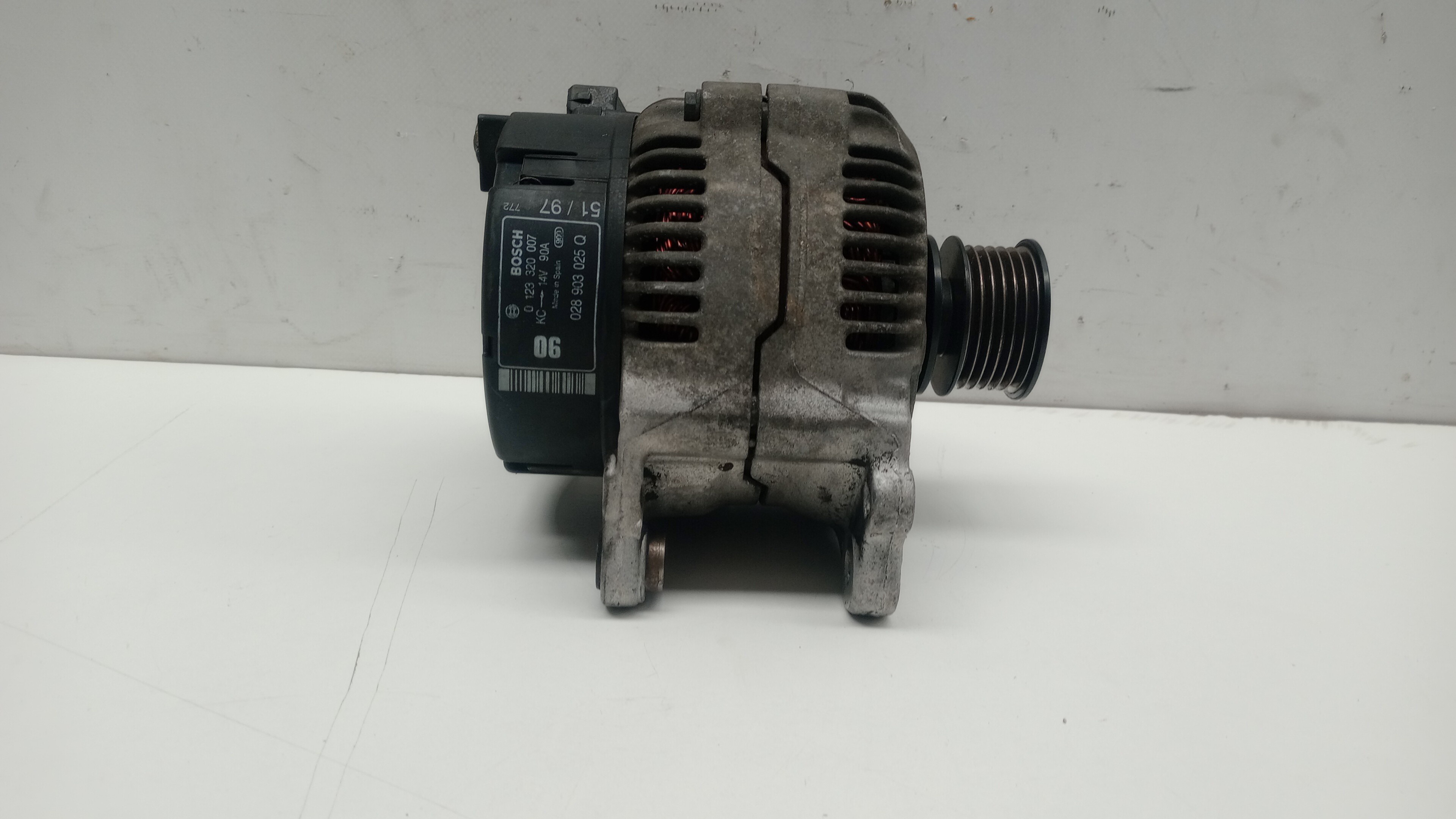 Alternador VOLKSWAGEN Polo (6N) Imagem-1