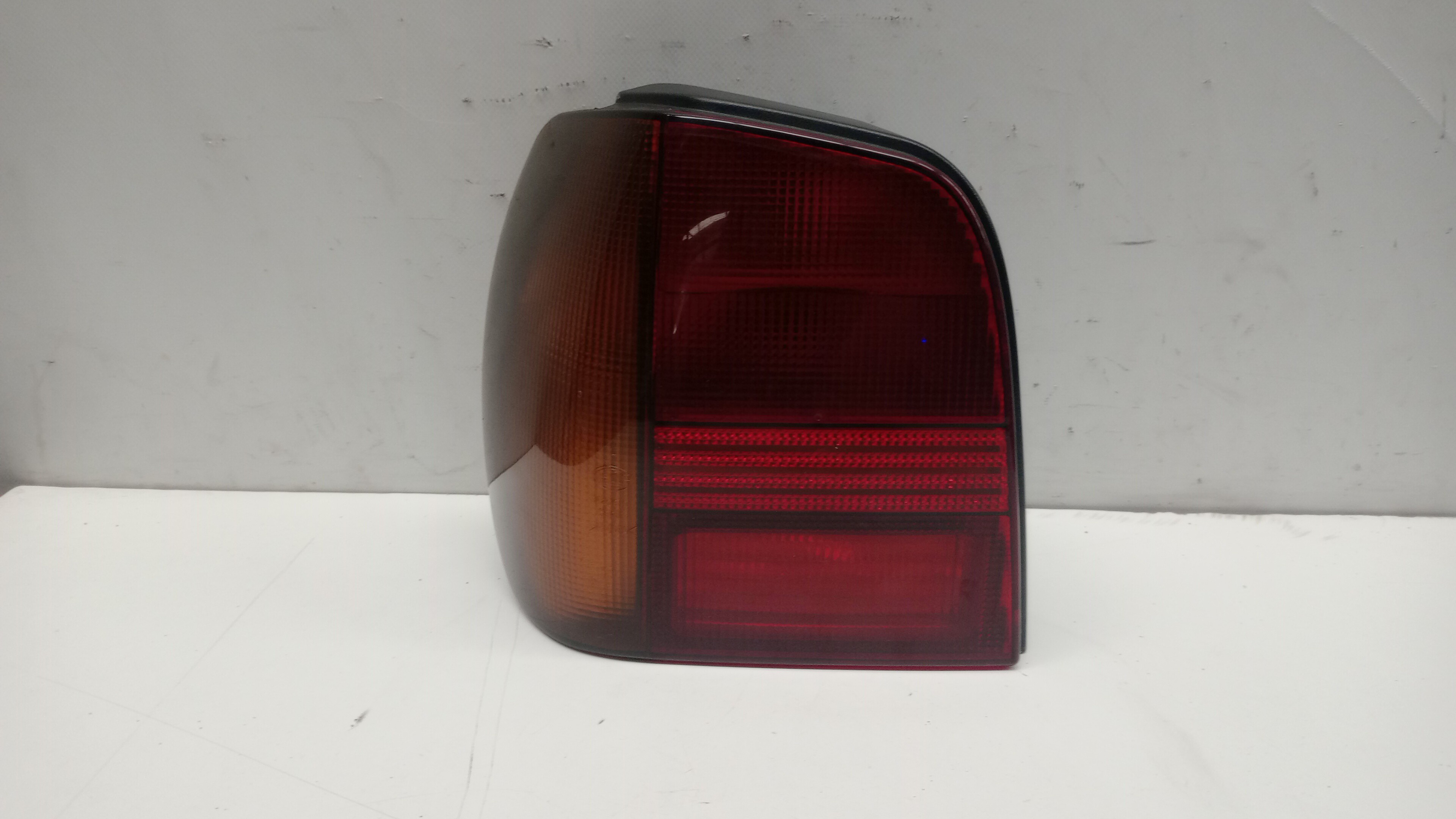 Farolim esquerdo VOLKSWAGEN Polo (6N)