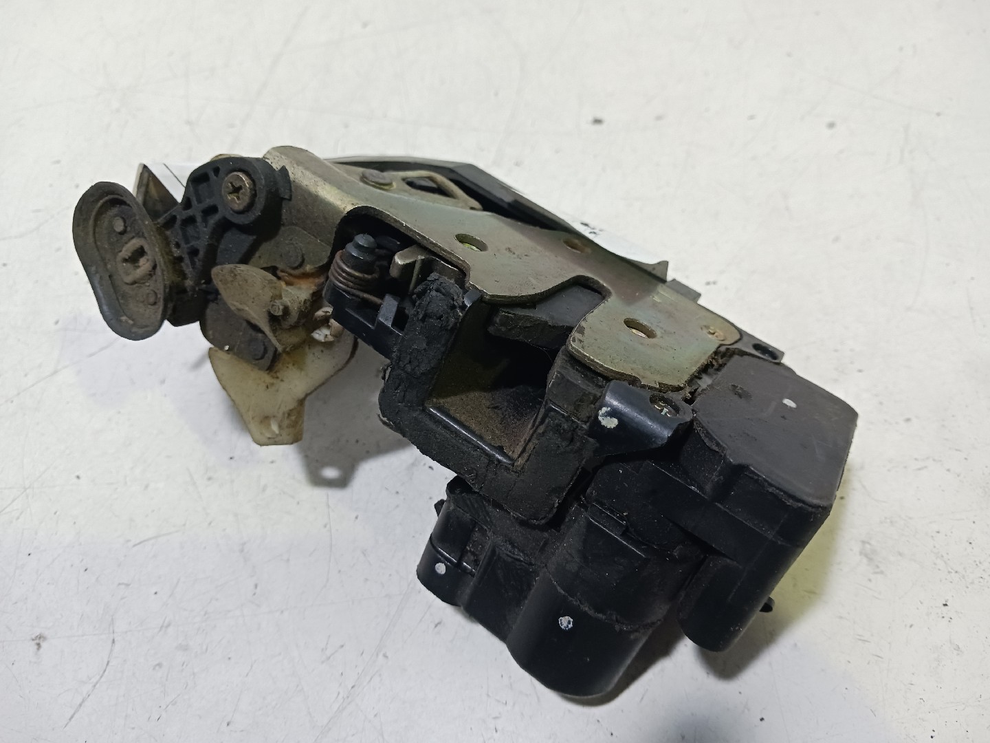 Cerradura / cierre puerta trasera izquierda ALFA ROMEO 156 (932_)