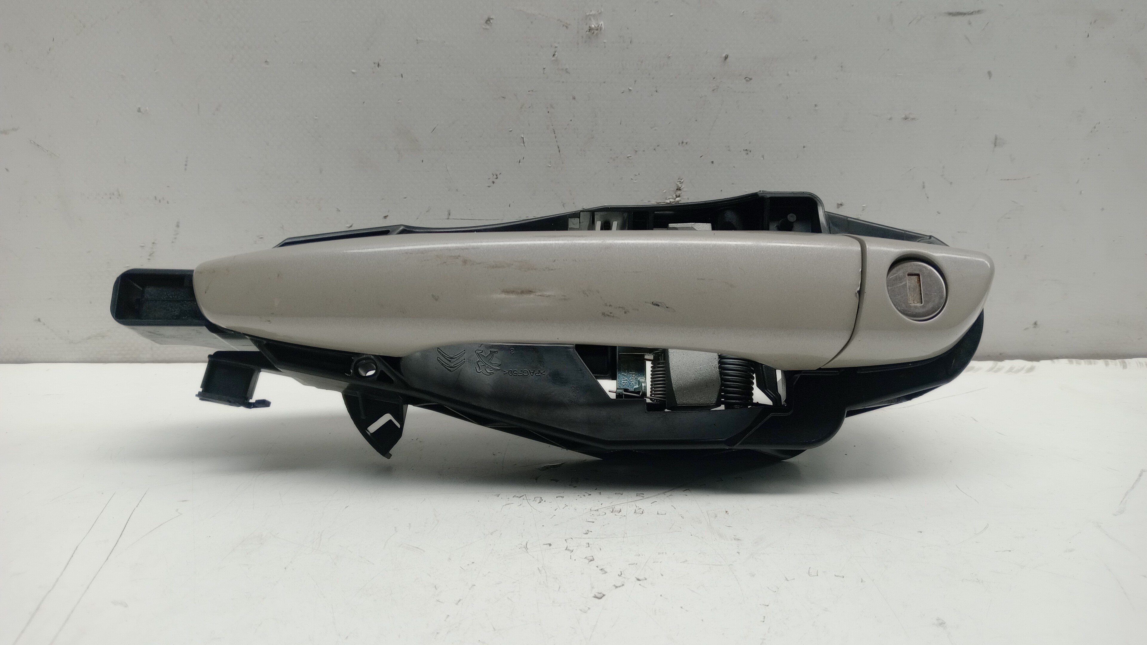 Poignée de porte avant gauche CITROËN C3 III (SX)