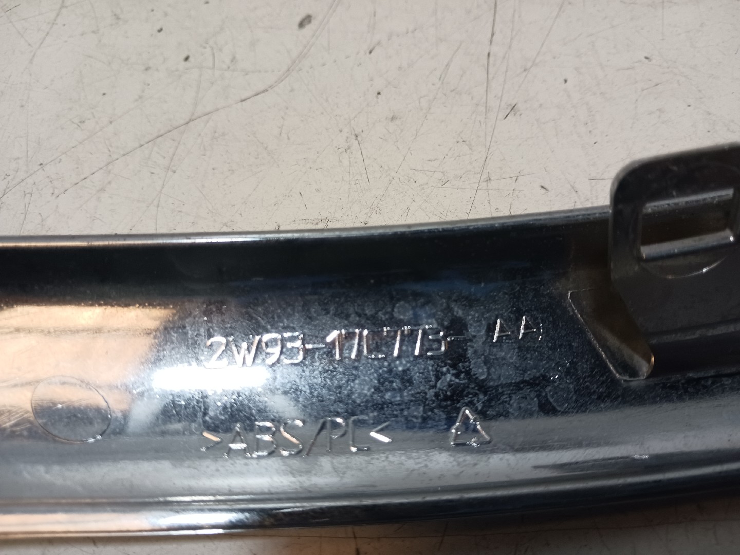 Moulure pare-chocs avant gauche JAGUAR XJ (X350) Imagem-2