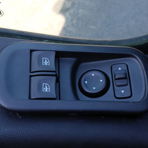 Commande / interrupteur lève-vitre Avant Droite RENAULT Master III (FV)