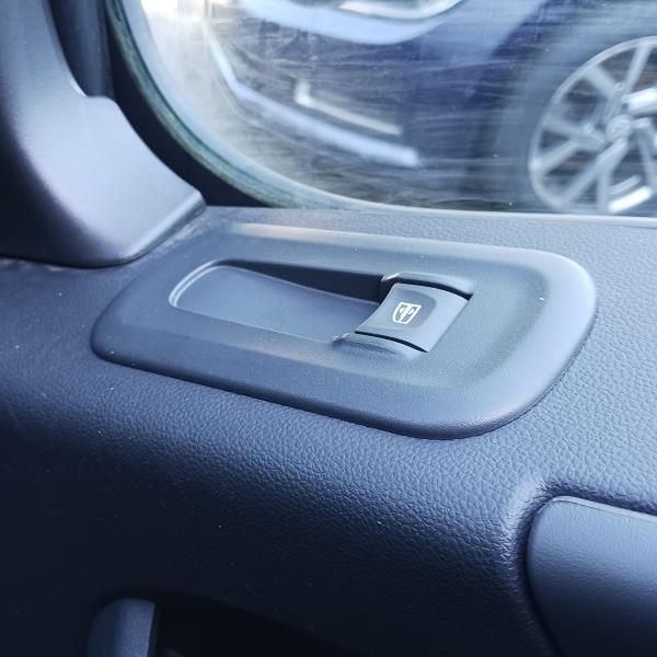 Commande / interrupteur lève-vitre Avant Droite RENAULT Master III (FV)