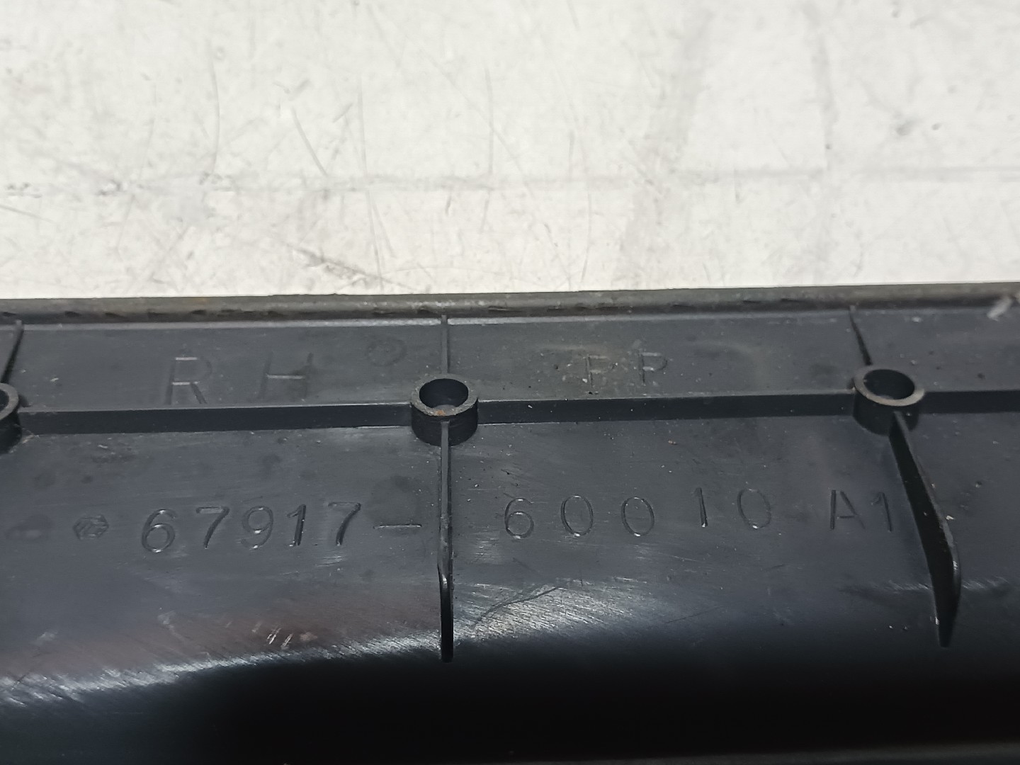 Generic Plastic Part TOYOTA Land Cruiser 80 (_J8_) Imagem-2