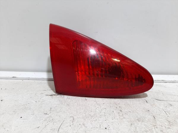 Piloto izquierdo del maletero ALFA ROMEO 147 (937_)