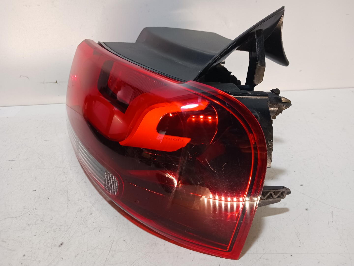 Feu arrière Droite CITROËN C4 Cactus Enterprise (0B_, 0P_) Imagem-2