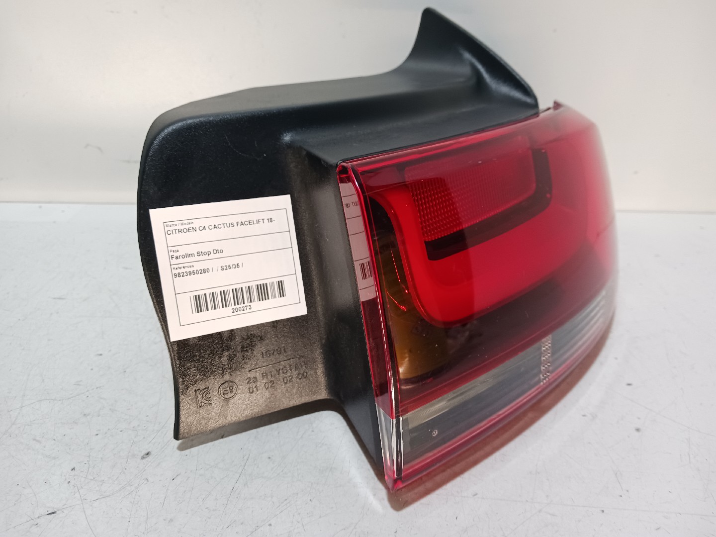 Feu arrière Droite CITROËN C4 Cactus Enterprise (0B_, 0P_) Imagem-1