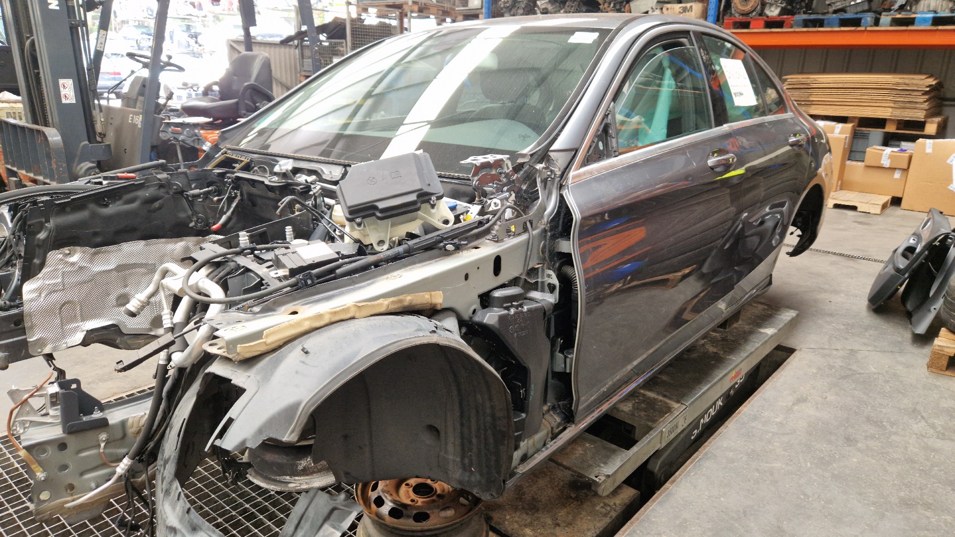 Carrosserie / châssis pour pièces MERCEDES-BENZ Classe C (W205)