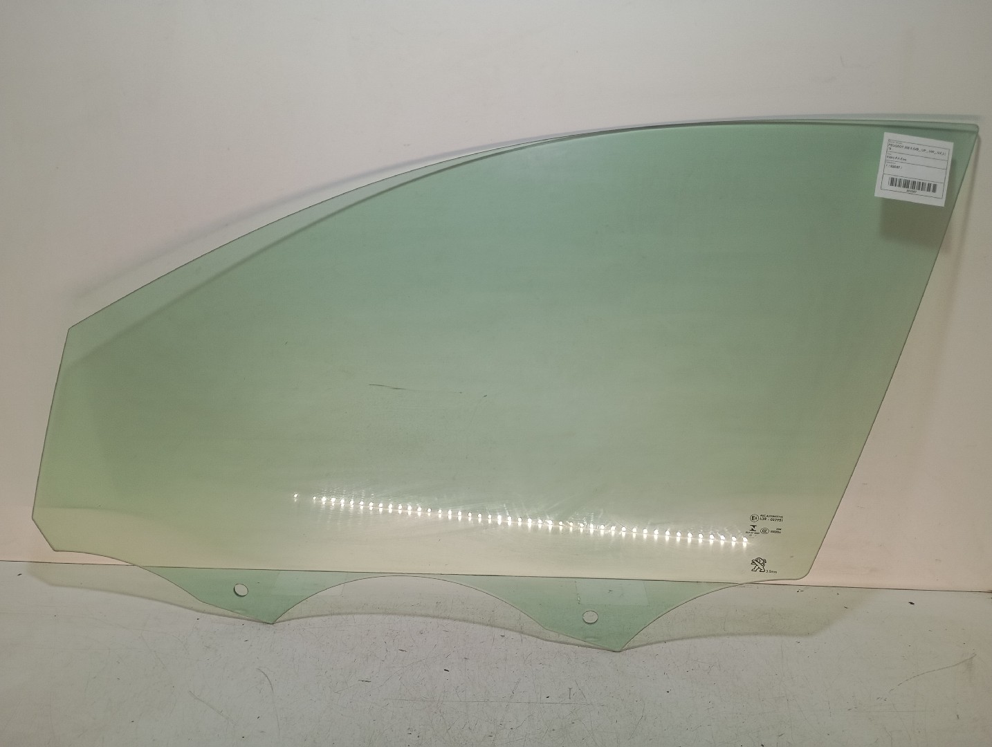 Left front door glass PEUGEOT 208 II