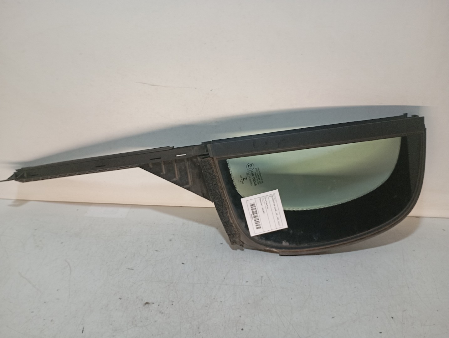 Left rear door glass PEUGEOT 208 II