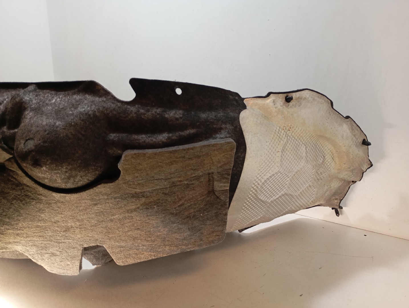 Passage de roue AR DR MERCEDES-BENZ Classe C (W205) Imagem-2