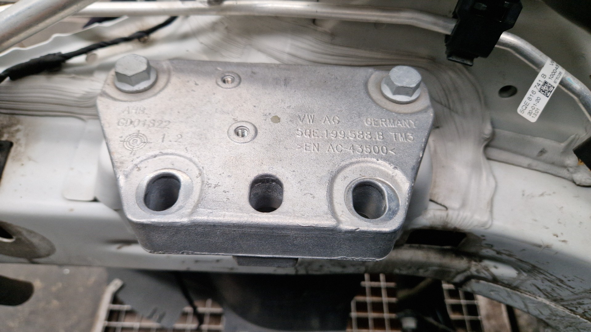 Engine Mount VOLKSWAGEN Golf VII (5G1, BQ1, BE1, BE2)