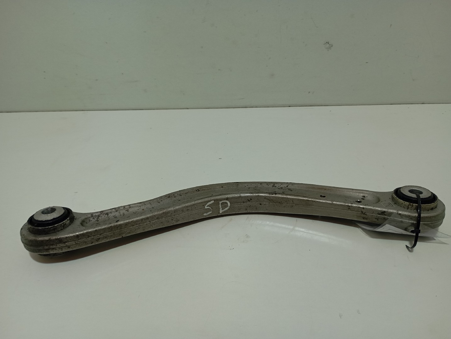 Bras de suspension arrière Droite MERCEDES-BENZ Classe C (W205) Imagem-1