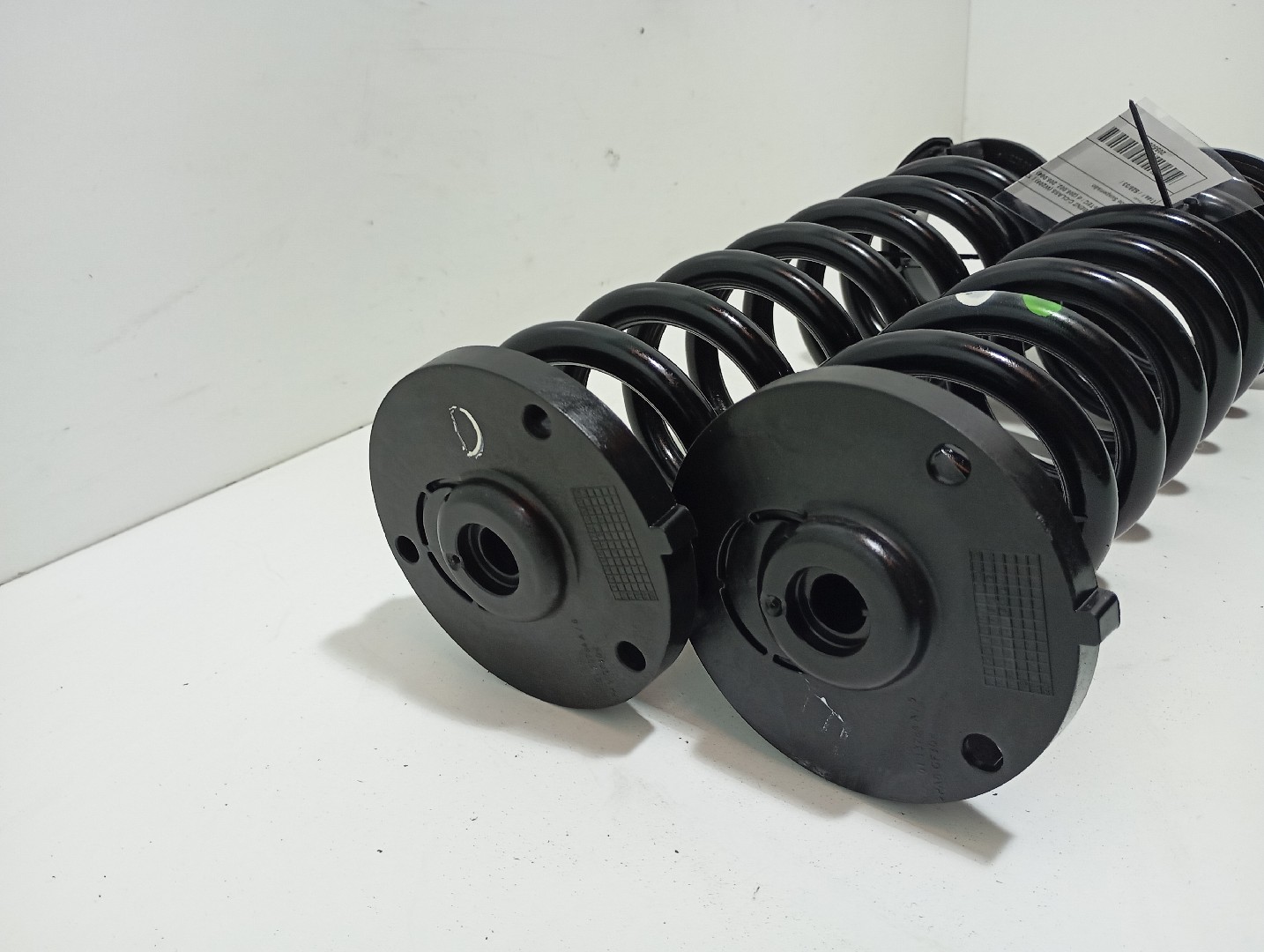 Ressort de suspension avant Droite MERCEDES-BENZ Classe C (W205) Imagem-1