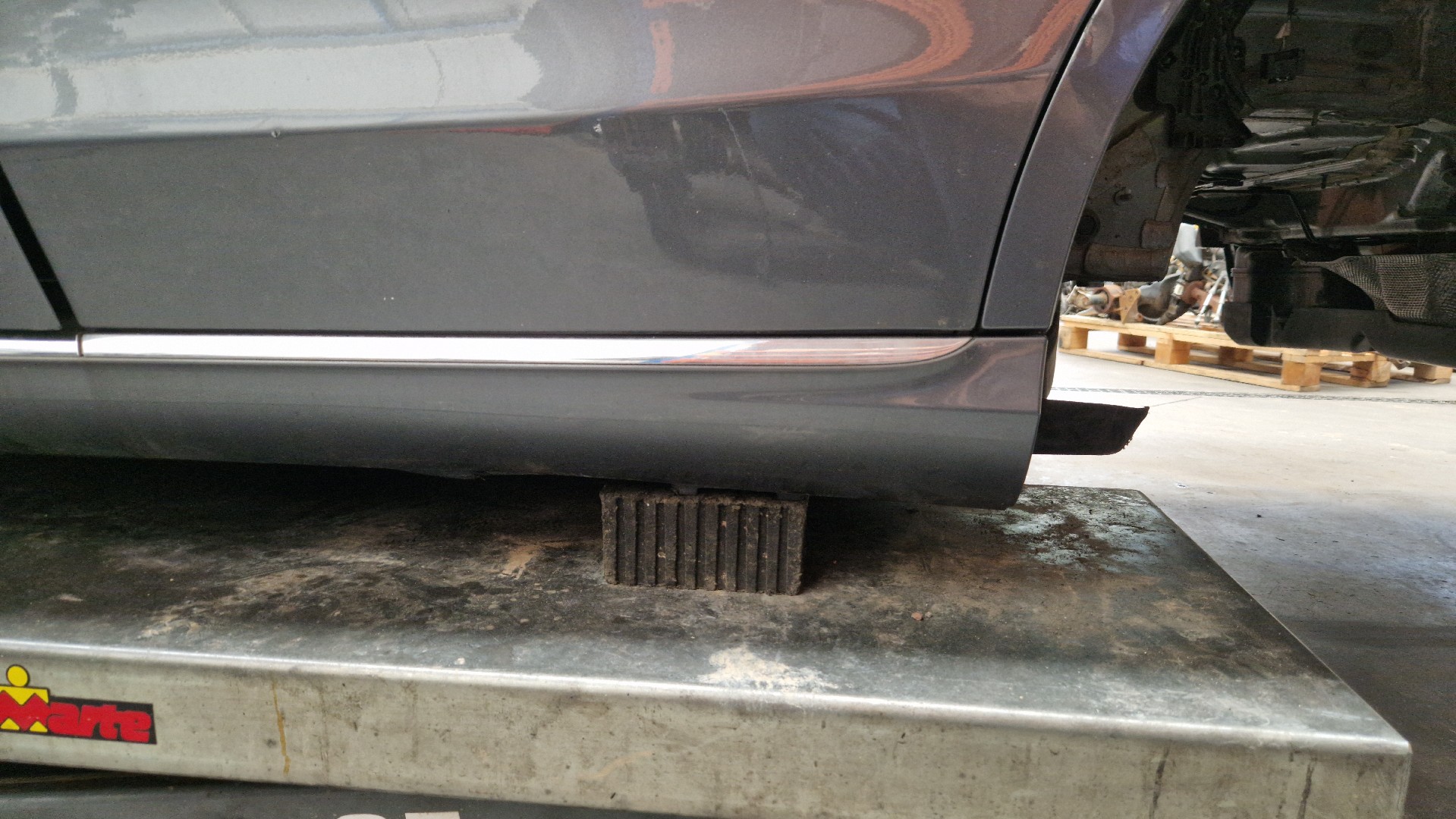 Seuil gauche MERCEDES-BENZ Classe C (W205)