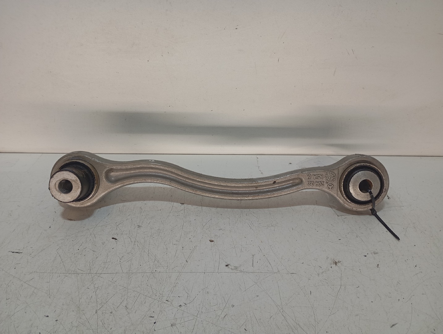 Bras de suspension arrière gauche MERCEDES-BENZ Classe C (W205) Imagem-1