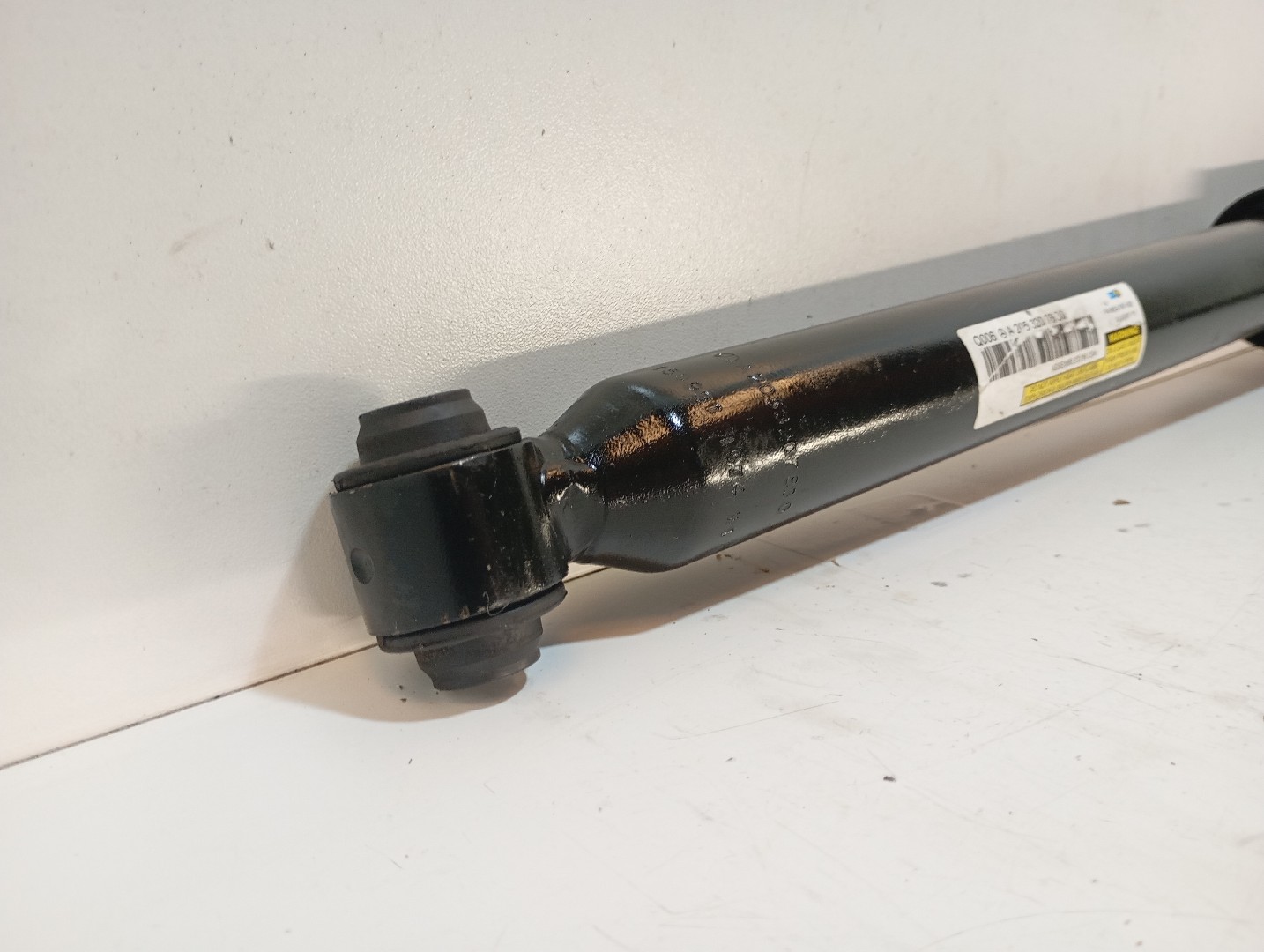 Amortisseur Arrière Gauche MERCEDES-BENZ Classe C (W205) Imagem-1