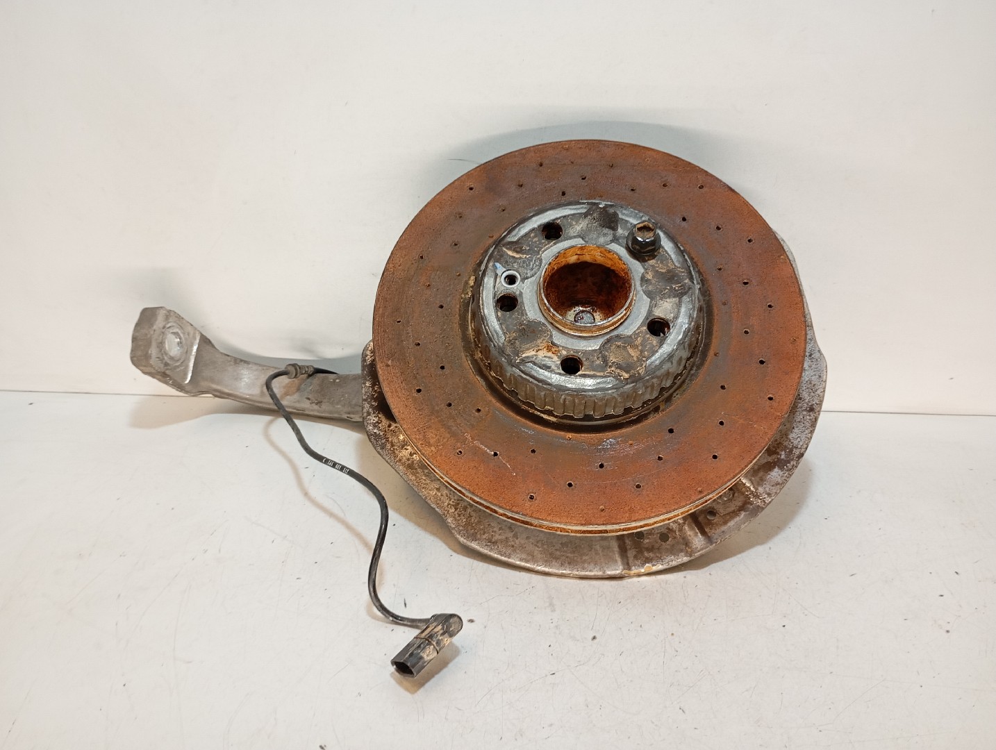 Fusée avant gauche MERCEDES-BENZ Classe C (W205)