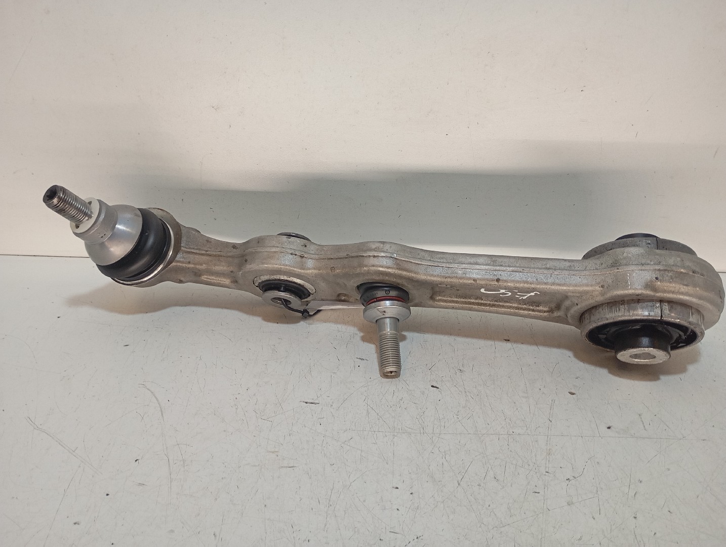 Bras de suspension Avant gauche MERCEDES-BENZ Classe C (W205) Imagem-1