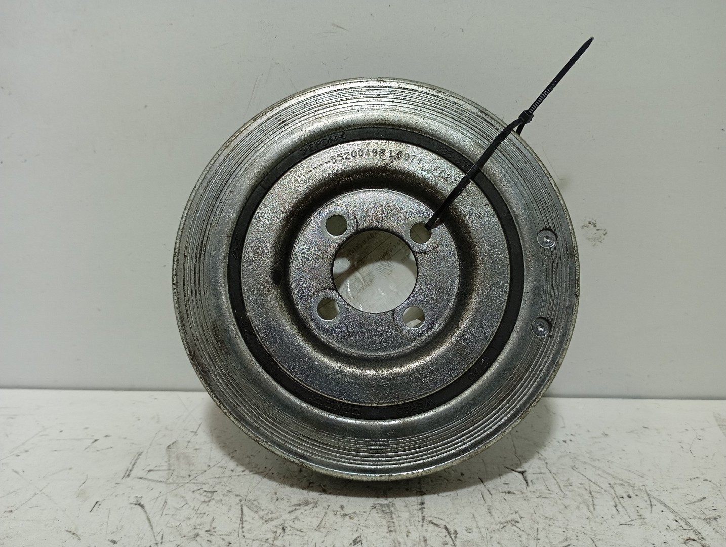 Crankshaft / Engine pulley  OPEL Corsa E