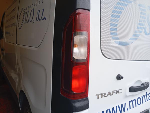 Farolim esquerdo RENAULT Trafic III (FG_)