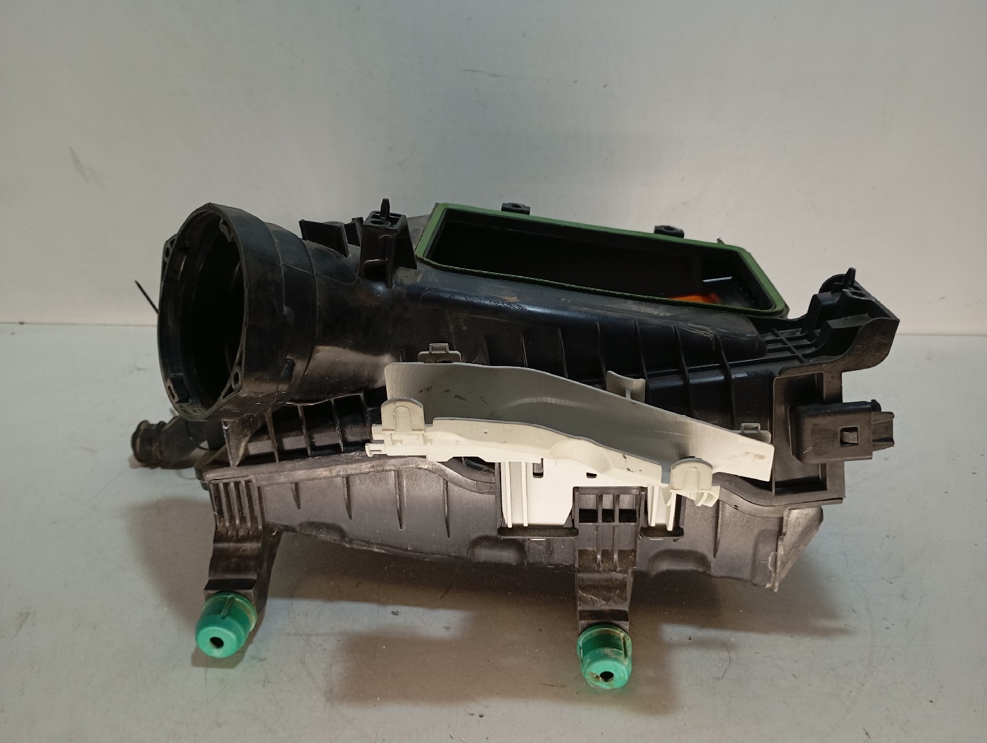 Air filter box MERCEDES-BENZ Vito Tourer (W447)