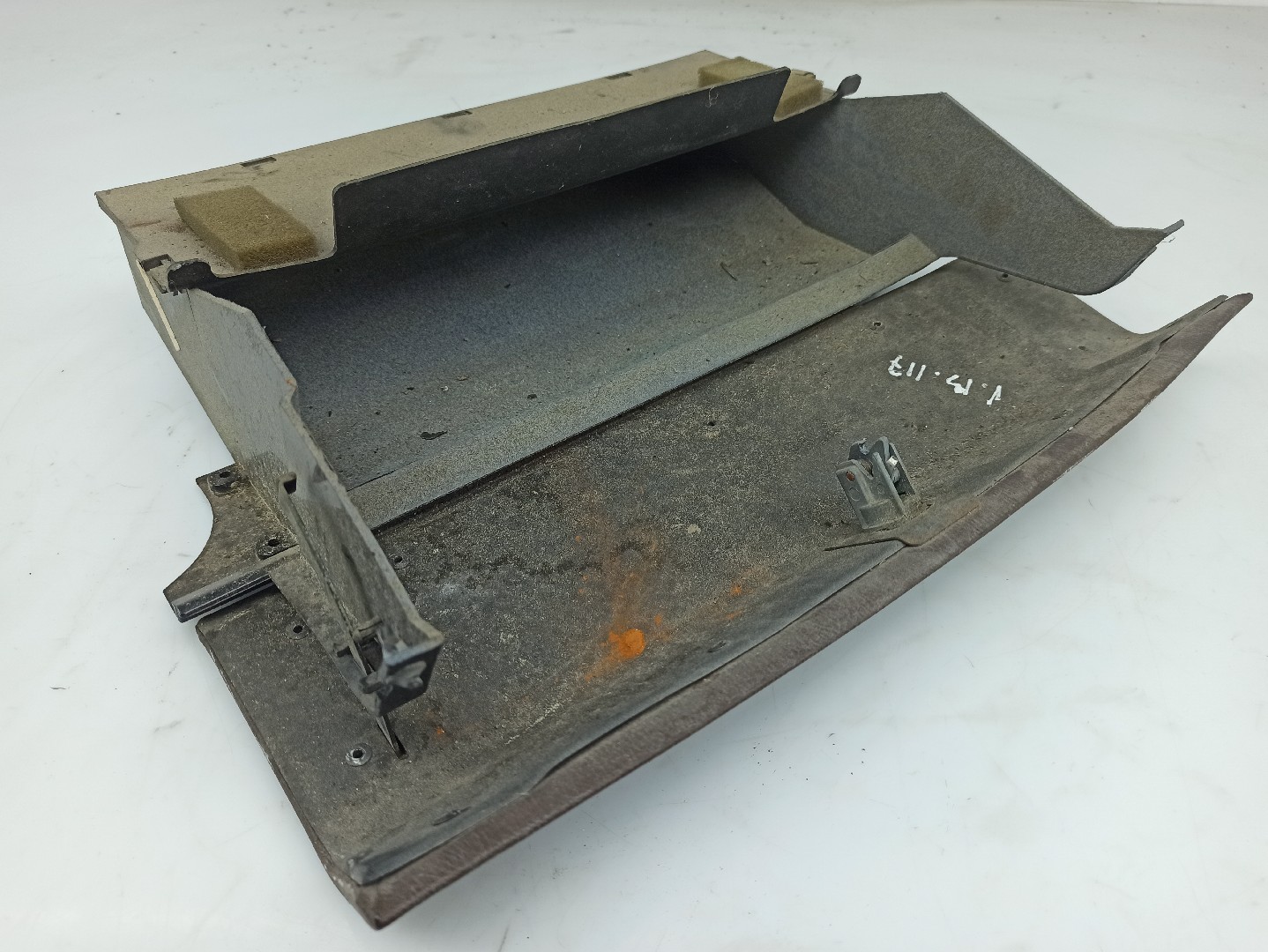 Porte De Boîte à Gants Neuve Pour PEUGEOT 305 - Pièce D'origine Référence 8220.38