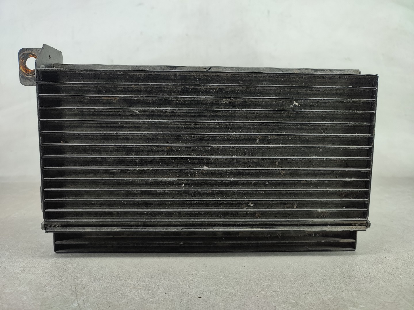 Amplificador de colunas JEEP Grand Cherokee II (WJ, WG) Imagem-0