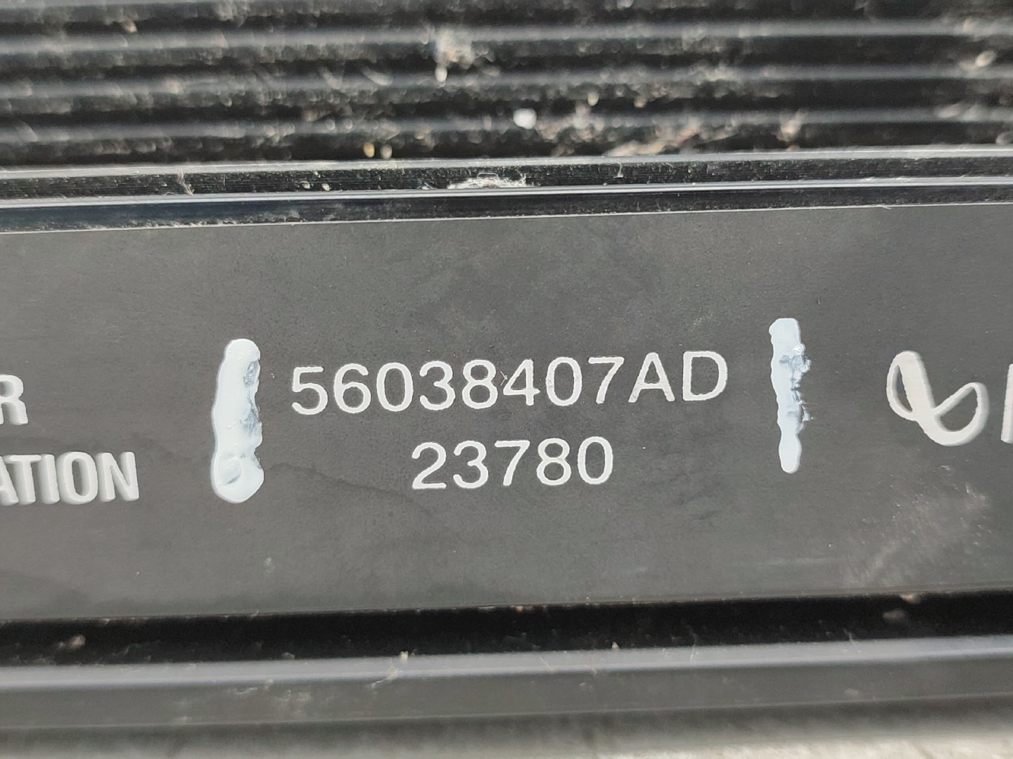 Amplificador de colunas JEEP Grand Cherokee II (WJ, WG) Imagem-4