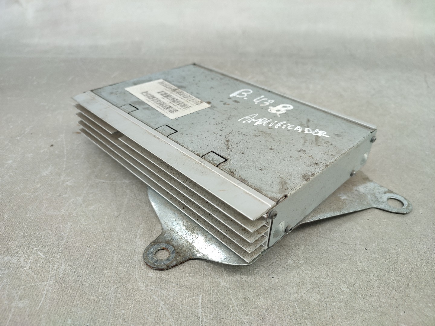 Amplificador de colunas JEEP Compass (MK49) Imagem-3