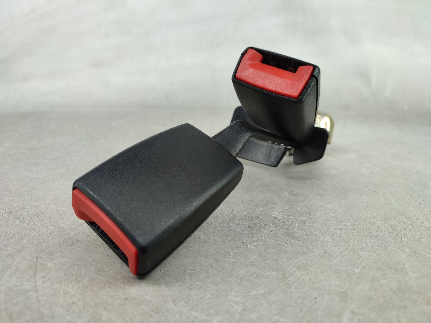 Fibbia cintura posteriore sinistra AUDI A4 Avant (8D5, B5) Imagem-1