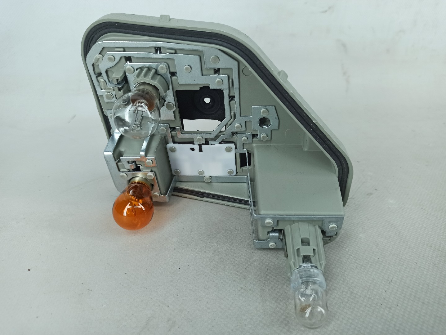 Suporte lâmpada esquerdo PEUGEOT 208 II Imagem-0