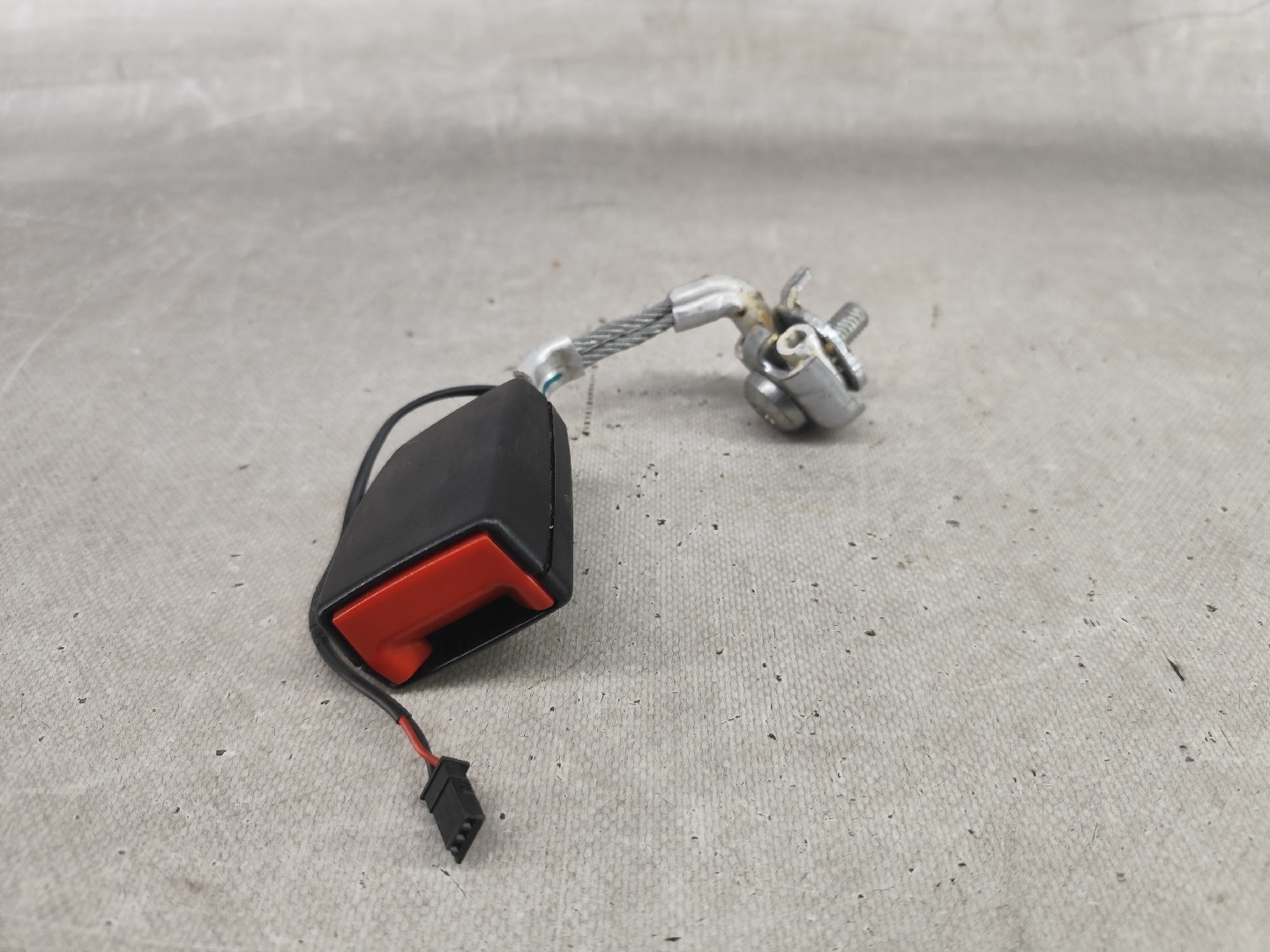 Fibbia cintura posteriore sinistra BMW 5 (F10) Imagem-1