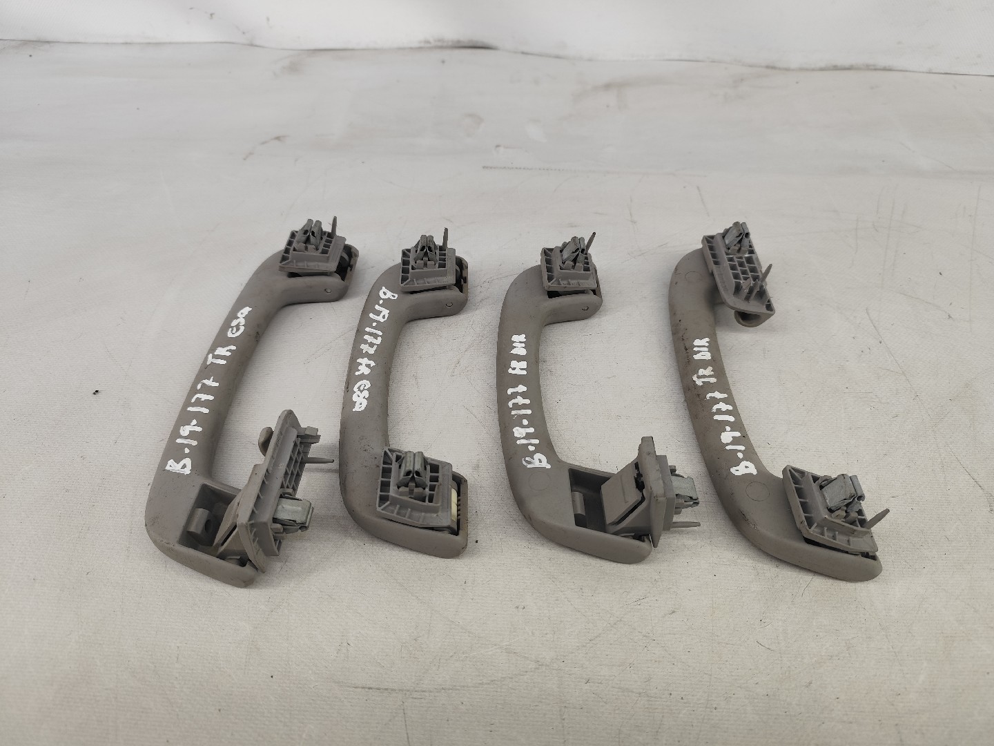 Poignée De Maintien De Toit Avant Gauche Pour BMW 1 Series F20 (2013) - Occasion