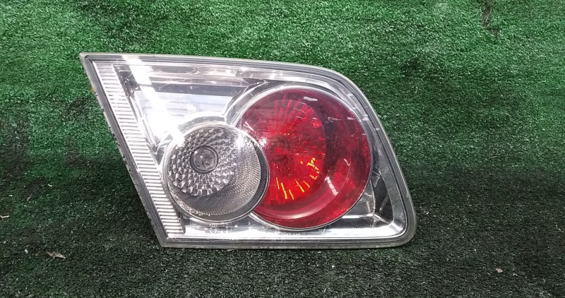 Feu Arrière Gauche De Coffre Pour Mazda 6 (2002-2005) – Réf. 226-61971 – Occasion Fonctionnel