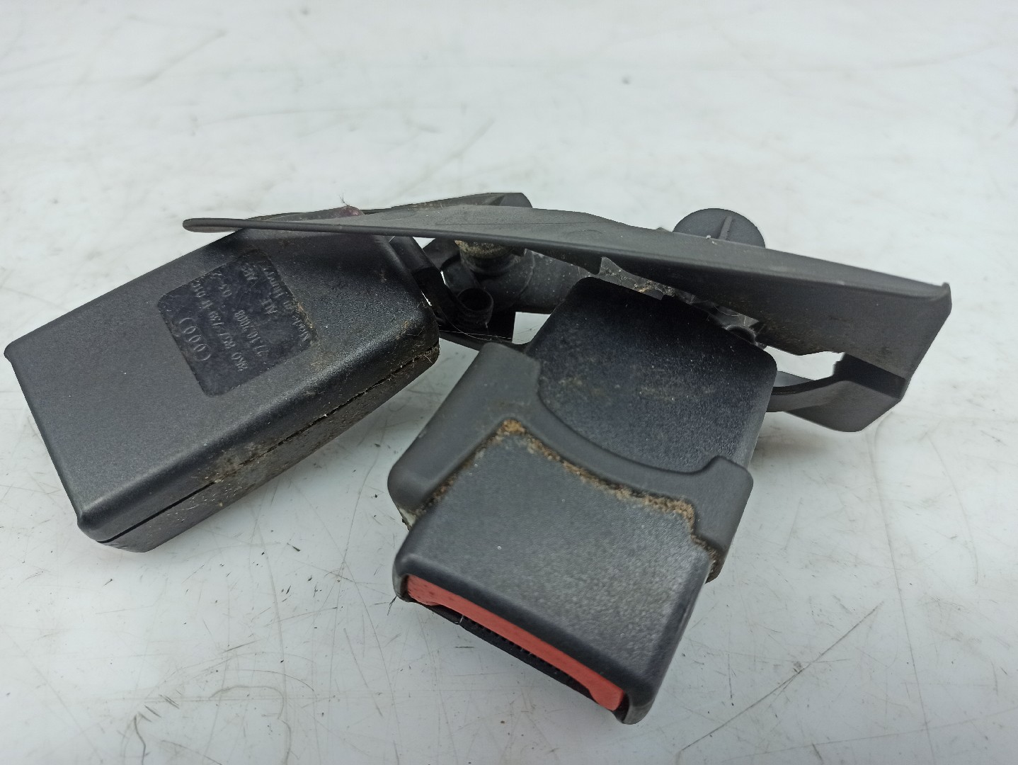 Fibbia cintura posteriore sinistra AUDI A4 Avant (8K5, B8) Imagem-1