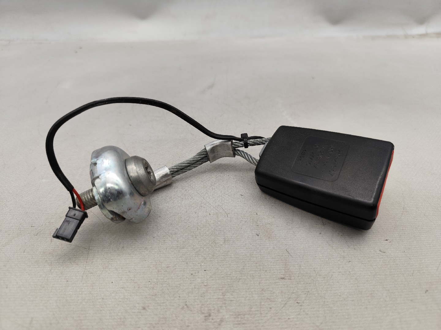 Encaixe de cinto trás esquerdo BMW 5 Touring (F11) Imagem-1