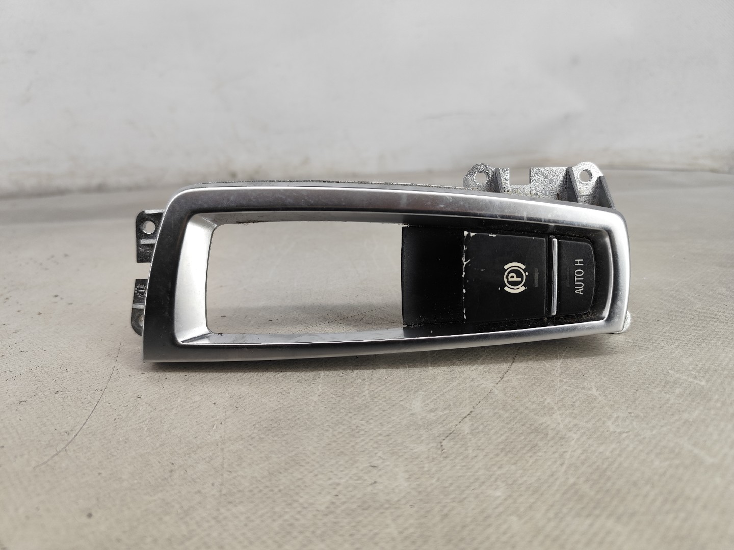 Travão de mão / parque BMW 5 Touring (F11) Imagem-0