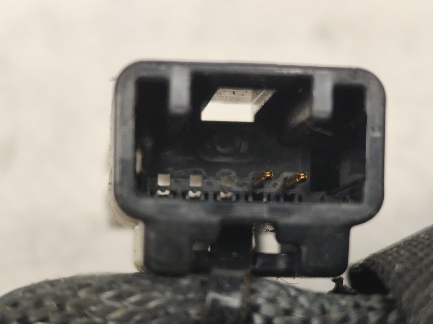 Encaixe de cinto trás esquerdo PEUGEOT 108 Imagem-2