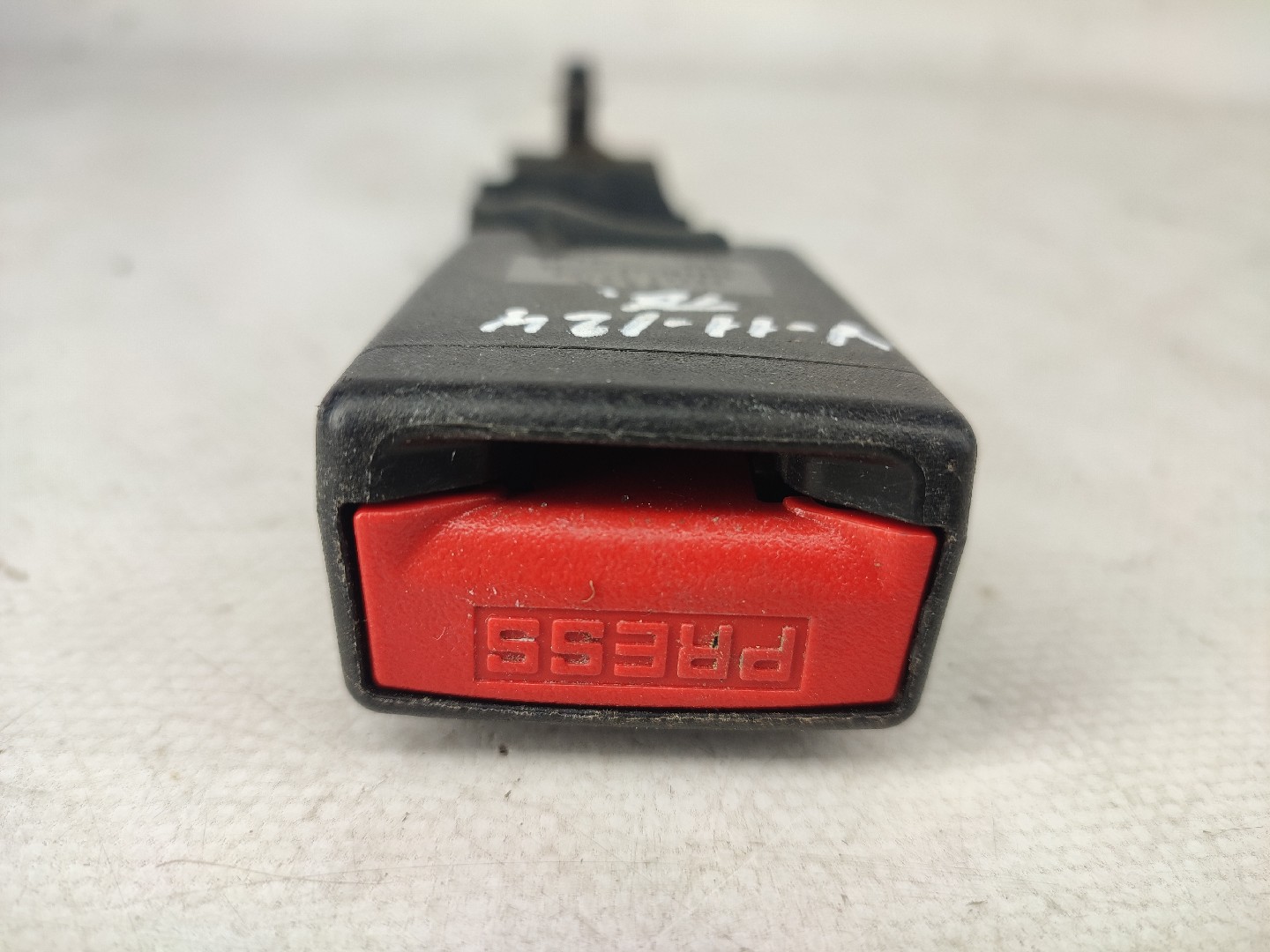 Encaixe de cinto trás esquerdo NISSAN Qashqai/Qashqai+2 I (J10, JJ10) Imagem-1