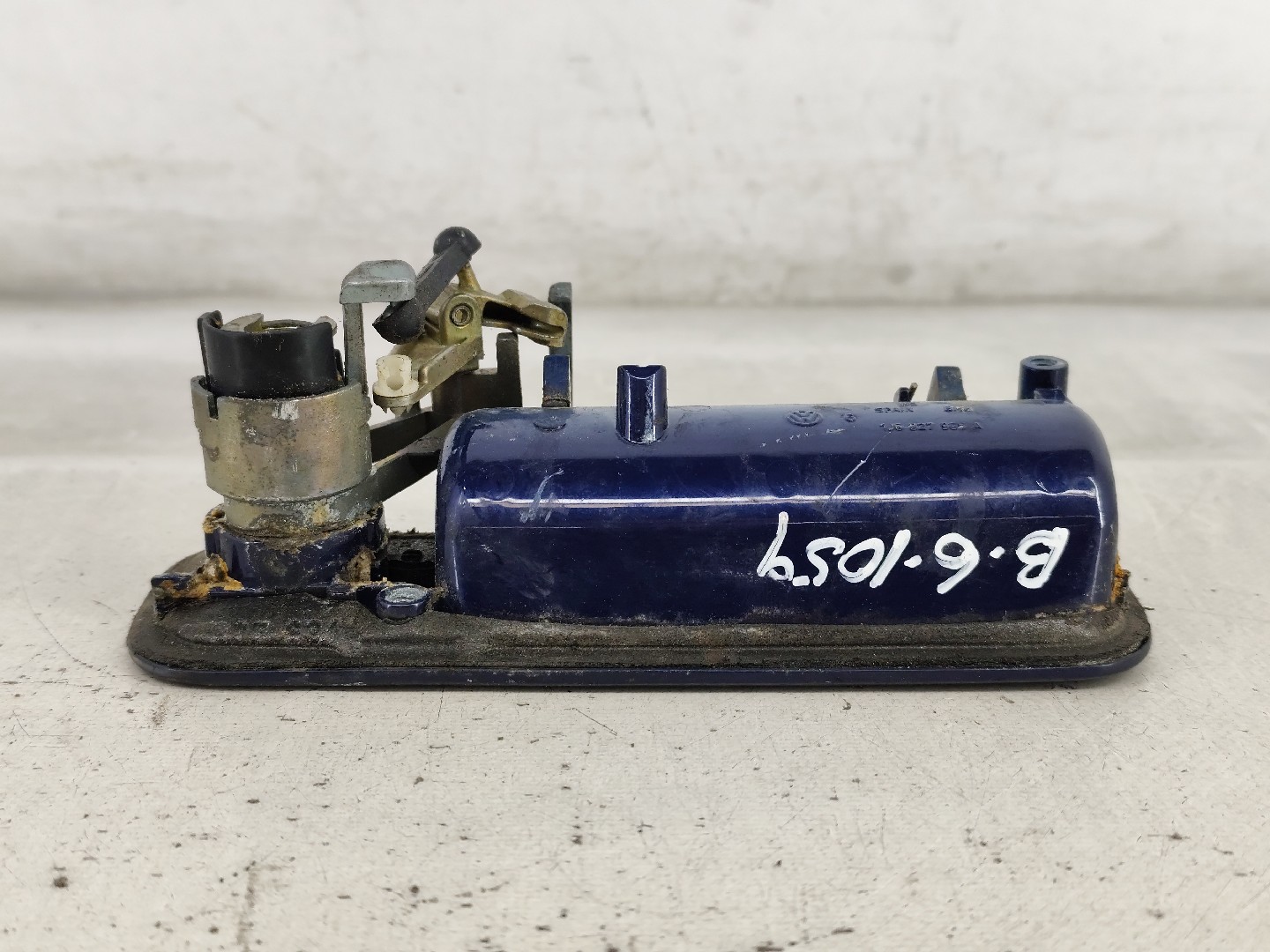 Tailgate handle VOLKSWAGEN Golf IV (1J1) Imagem-2