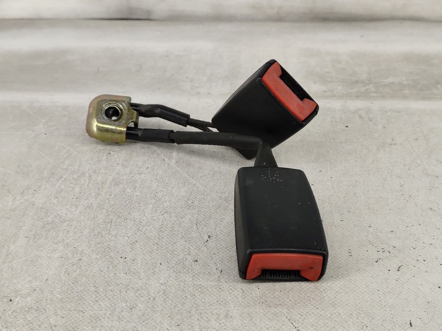 Encaixe de cinto trás esquerdo AUDI A3 (8L1) Imagem-0