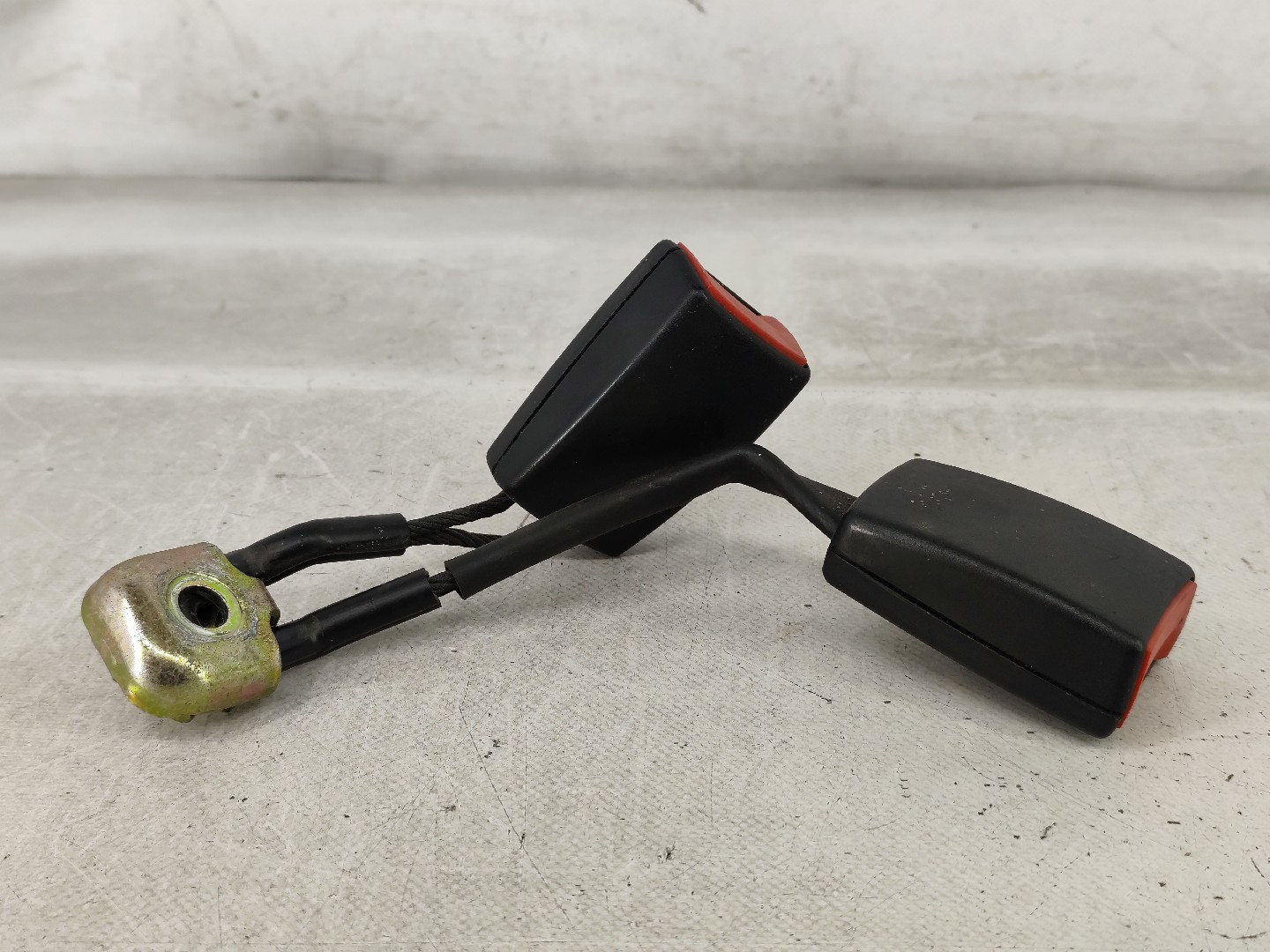 Encaixe de cinto trás esquerdo AUDI A3 (8L1) Imagem-1