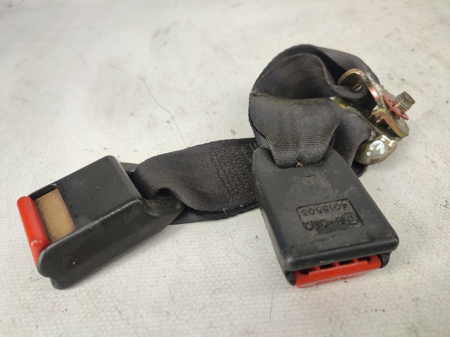 Encaixe de cinto trás esquerdo TOYOTA Corolla Sedan (_E8_) Imagem-0