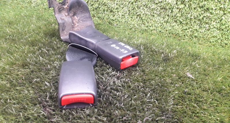 Fibbia cintura posteriore sinistra TOYOTA Avensis Liftback (_T25_) Imagem-1